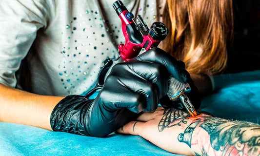 Tatuajes en Blanco y Negro vs. Color: ¿Cuál es la Mejor Opción para Ti?